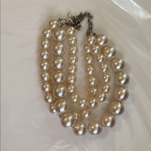 Chunky pearl necklace